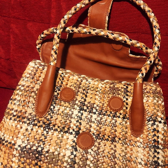 Woven Tan and Brown Handbag - Picture 4 of 8